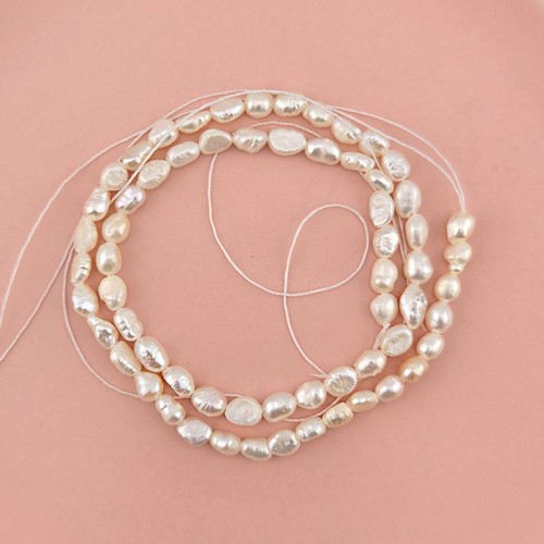 비즈팡 [DP-1-02]담수진주 못난이쌀알 4-5x6mm 크림 ,1줄(약35cm미만)