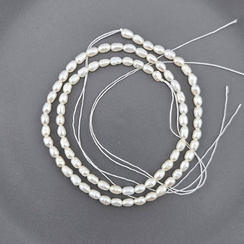 비즈팡 [DP-1-03]담수진주 쌀알진주 3x4mm 크림 ,1줄(약36cm미만)