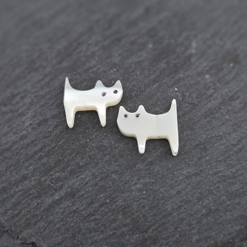 비즈팡 [JG-02-08]자개펜던트 자개고양이(대) 14x12mm 세로홀  민물패 화이트 ,1개