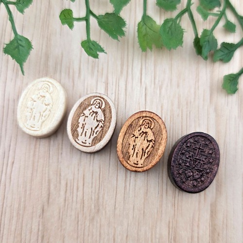 비즈팡 [DW-7-15]카톨릭묵주만들기 우드십자가 자작나무 성모마리아 플랫타원방석 12x16mm ,1개