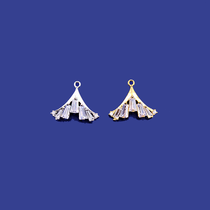 비즈팡 [PC-001-07]큐빅펜던트 파베큐빅삼각 18x15mm ,1개