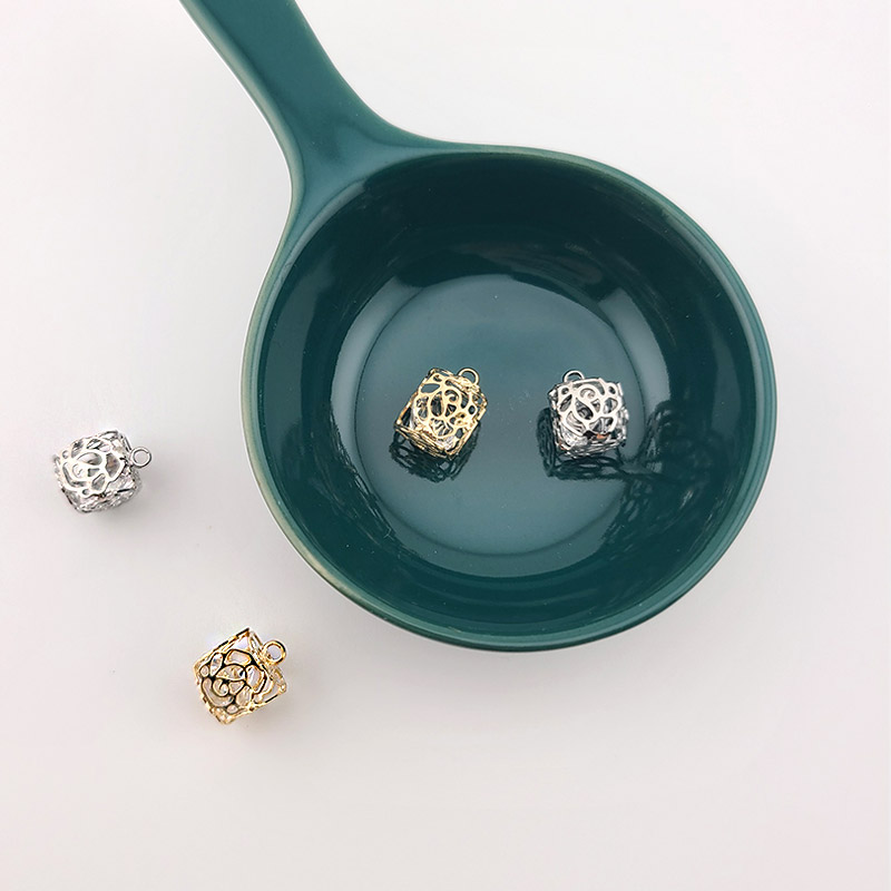 비즈팡 [PT-001-11]큐빅펜던트 장미큐브 9x11mm 무니켈 ,1개