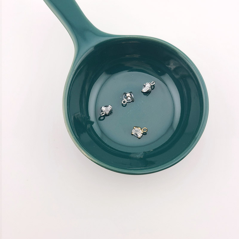 비즈팡 [PT-001-12]큐빅펜던트 큐빅다이아5mm 6x8mm 무니켈 ,1개