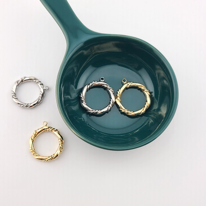 비즈팡 [PT-001-13]메탈펜던트 밧줄링 20x23mm 무니켈 ,1개
