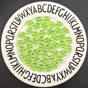비즈팡 [PA-013]아크릴 네잎클로버 통과형 13.5mm 그린TR (키링부자재)  ,20개