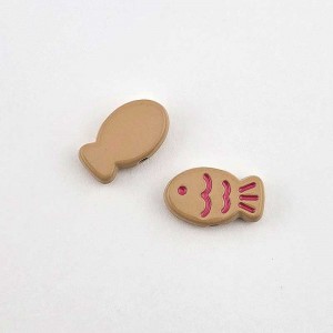 비즈팡 [PA-1-06]메탈통과형 에폭붕어빵물고기통과형 14x8mm(내경1mm) 카멜 ,1개
