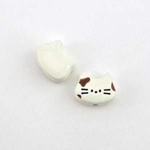 비즈팡 [PA-1-07]메탈통과형 에폭고양이통과형 12.5x10mm(내경2mm) 아이보리 ,1개